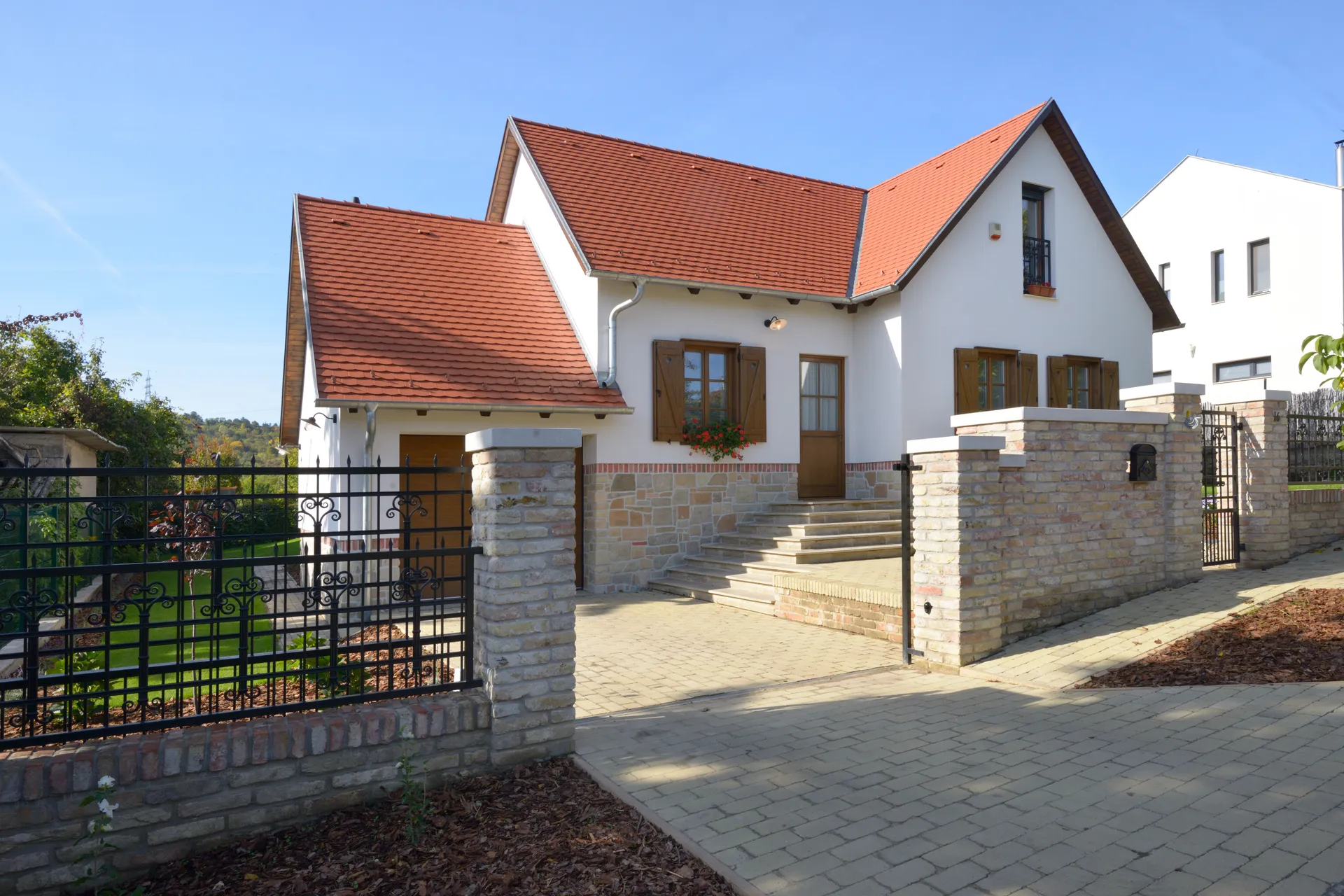 Családi ház homlokzat